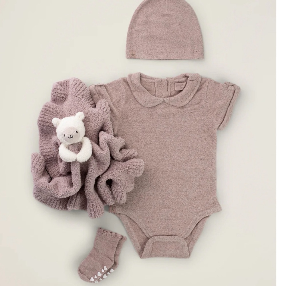 BWT Barefoot Dreams CozyChic Ultralight Baby Onesie Set w socks, hat, & blanket